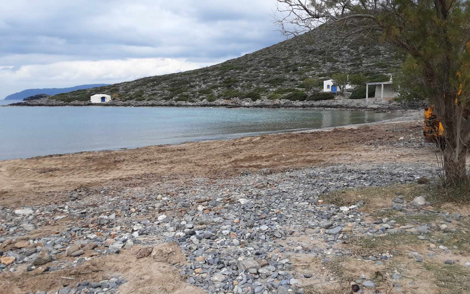 Καθαρισμός της παραλίας Λιμνιώνας στα Κύθηρα
